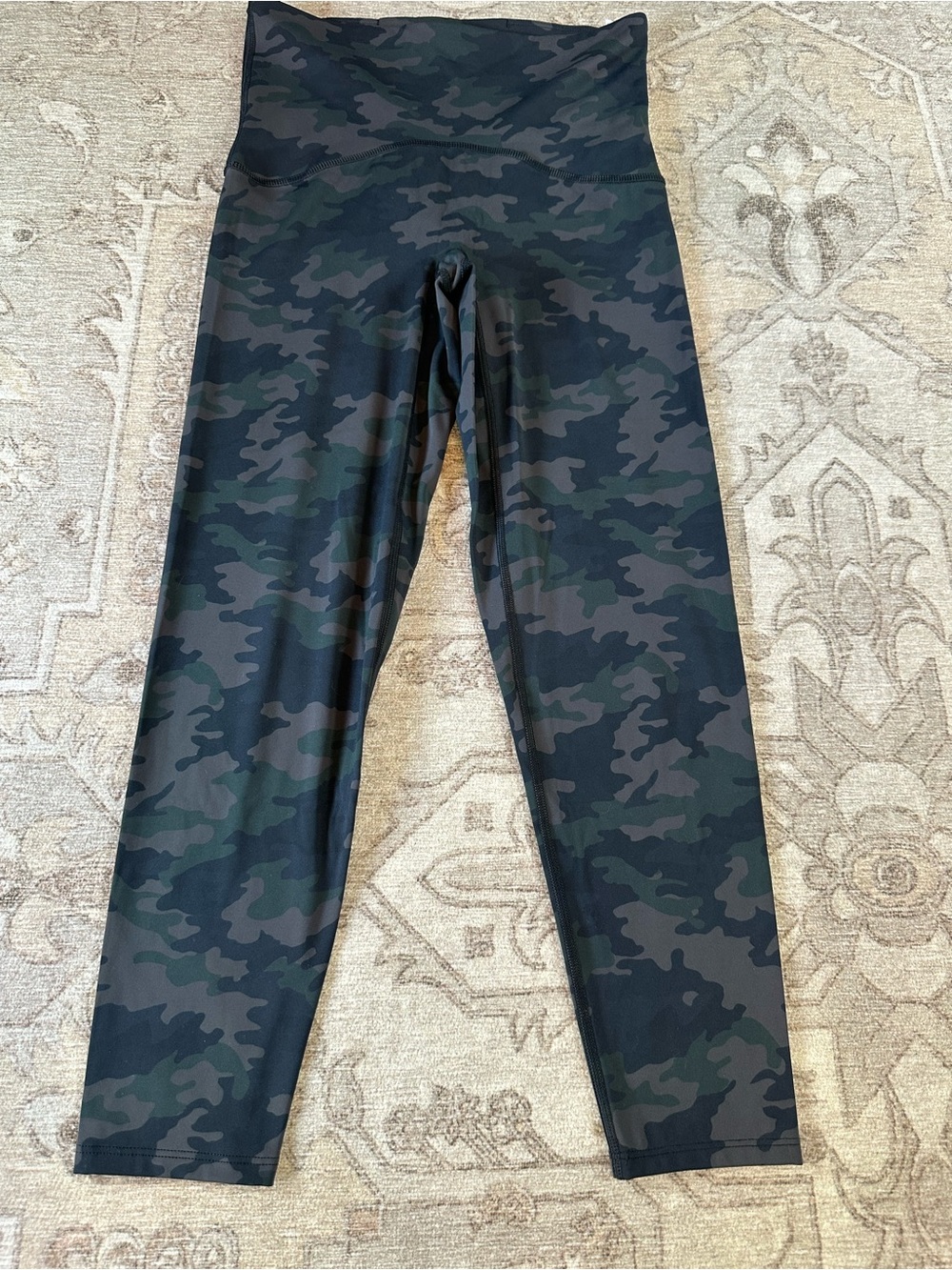 SPANX Booty Boost Camo Leggings - Green & Black